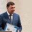 Евгений Куйвашев поставил оттиск штемпеля «Достояние Среднего Урала» на специальный почтовый конверт - Газета Родники ирбитские