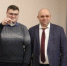 Два молодых врача, вернувшиеся после учёбы в Североуральск, получили ключи от служебных квартир - Газета Родники ирбитские