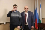 Два молодых врача, вернувшиеся после учёбы в Североуральск, получили ключи от служебных квартир